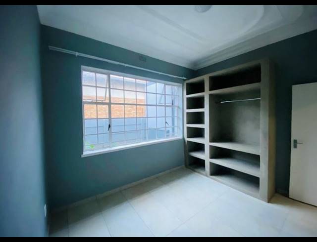 2 BEDROOM PROPERTY TO RENT IN MALVERN EAST